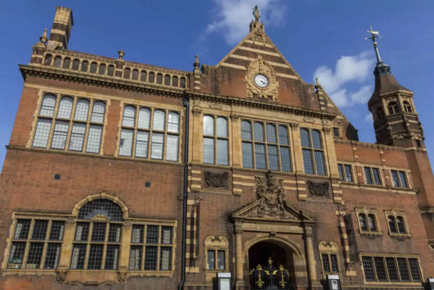 Local philanthropist makes major donation to Worcester Art Gallery and Museum