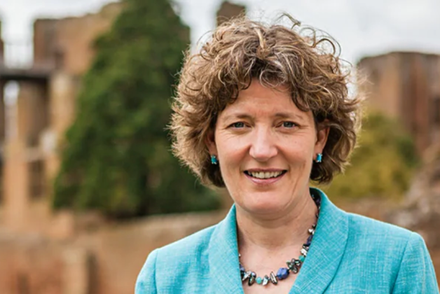 English Heritage CEO to step down