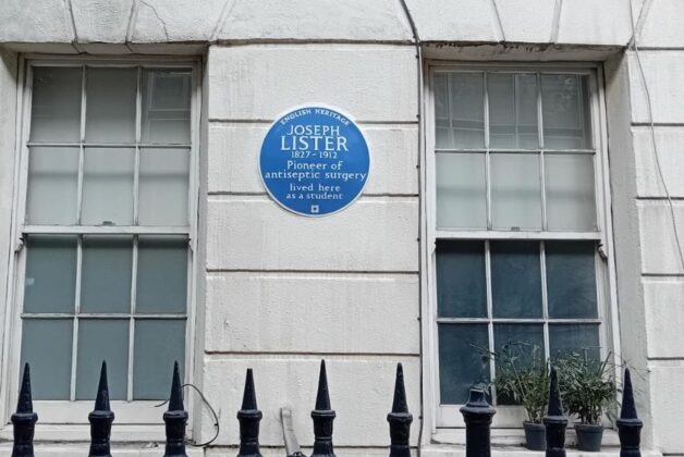 English Heritage calls for help to find up to 50 ‘lost’ blue plaques