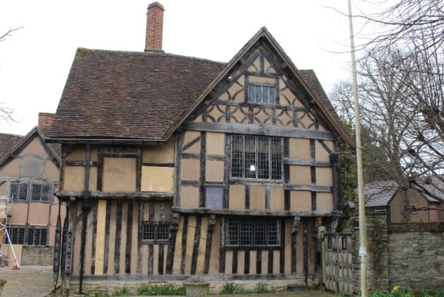 Shakespeare’s daughter’s home placed on heritage at risk register